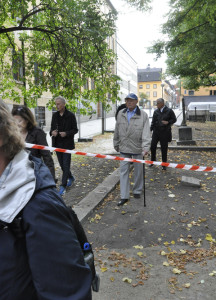 På marsch mot Brunnsgränd möttes vi av avspärrningar men de forcerades i släktens namn.